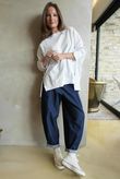 Juno Soft-Stretch Barrel Jean Dark Denim /50 =